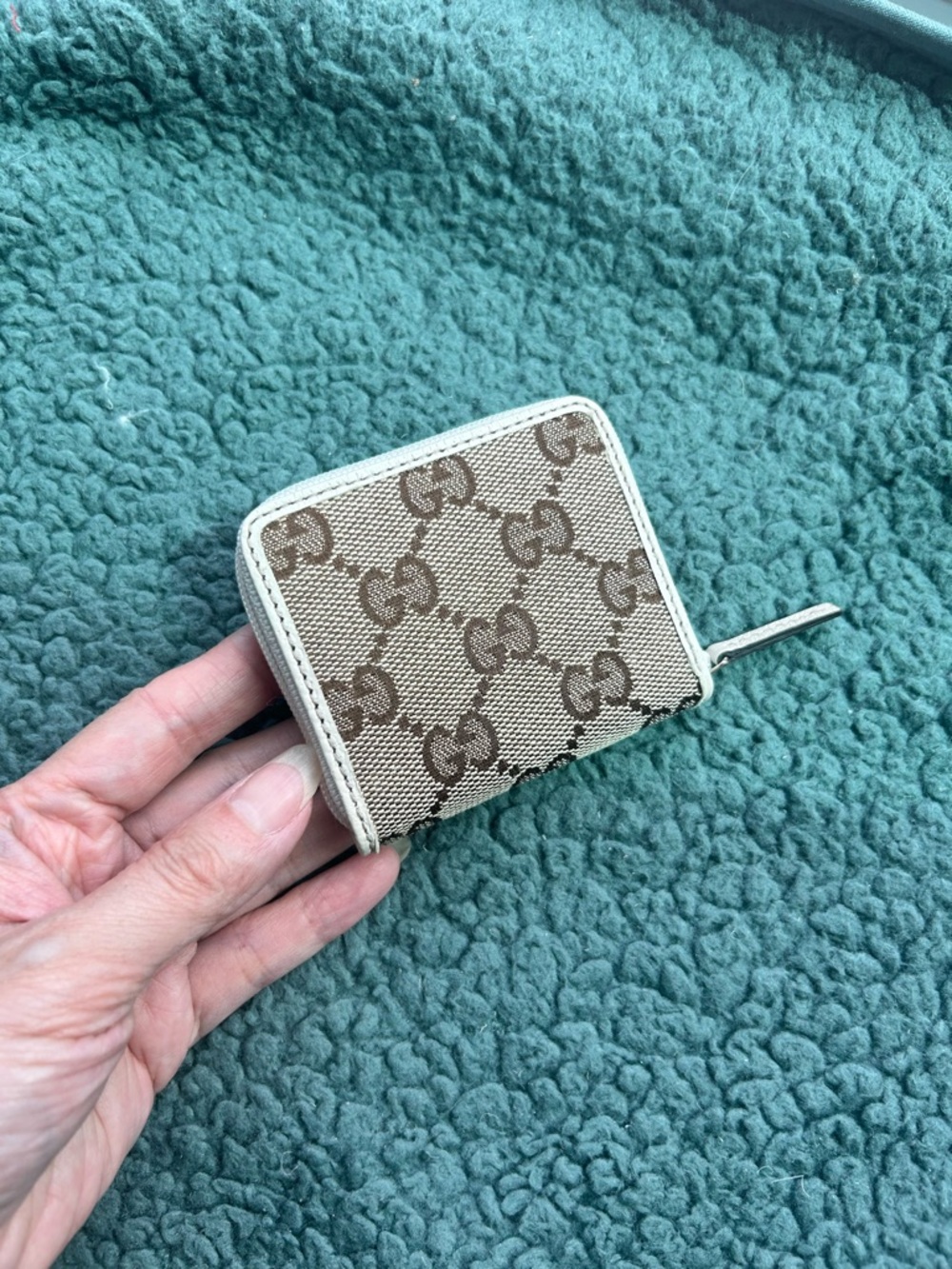 Authentic Gucci GG Canvas Zip Round Coin Purse White Leather - Picture 2 of 11